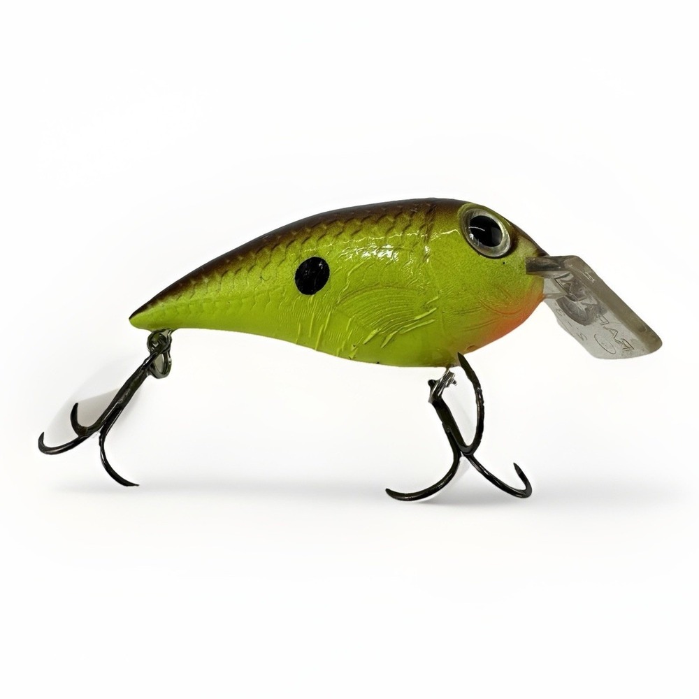 Bomber Fat Free Shad Crankbait Chartreuse Black Spot Bass Fishing Lure